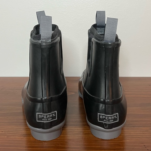 Women’s Sperry Rubber Boots with Neoprene Striped Side Panels.  Size 8.5 - Picture 3 of 4